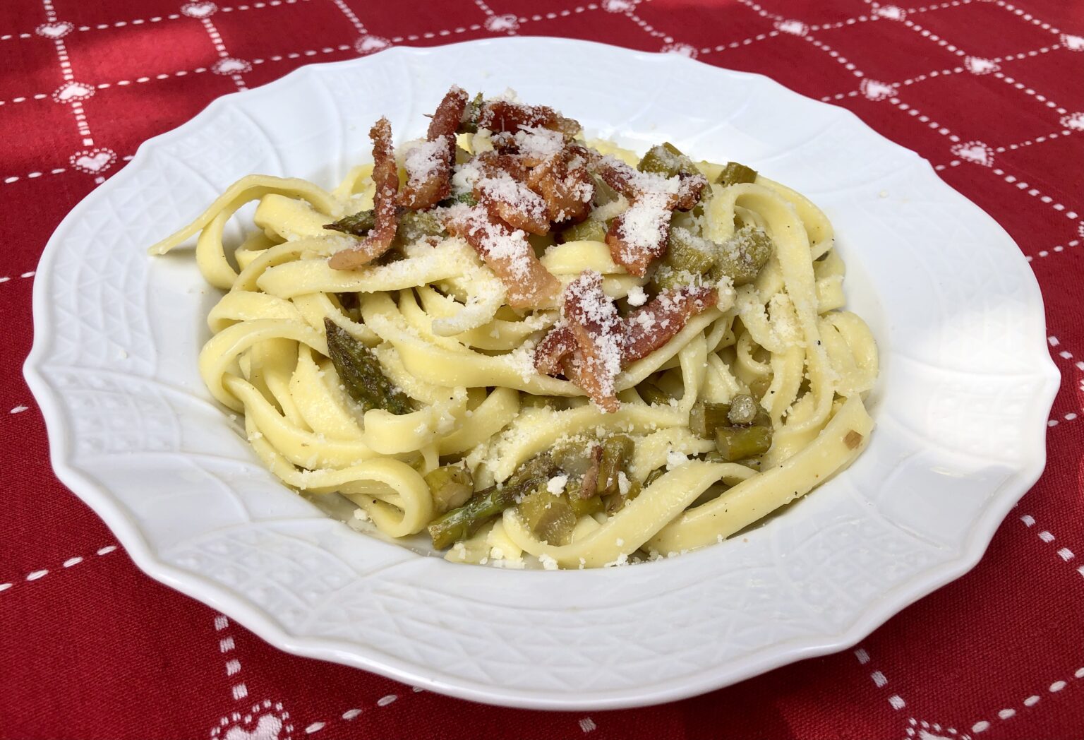 Tagliatelle con asparagi, guanciale e pecorino - La ...