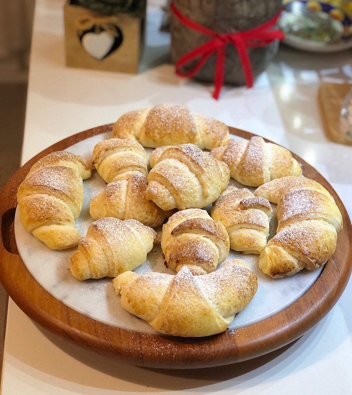 Cornetti brioche morbidi con marmellata